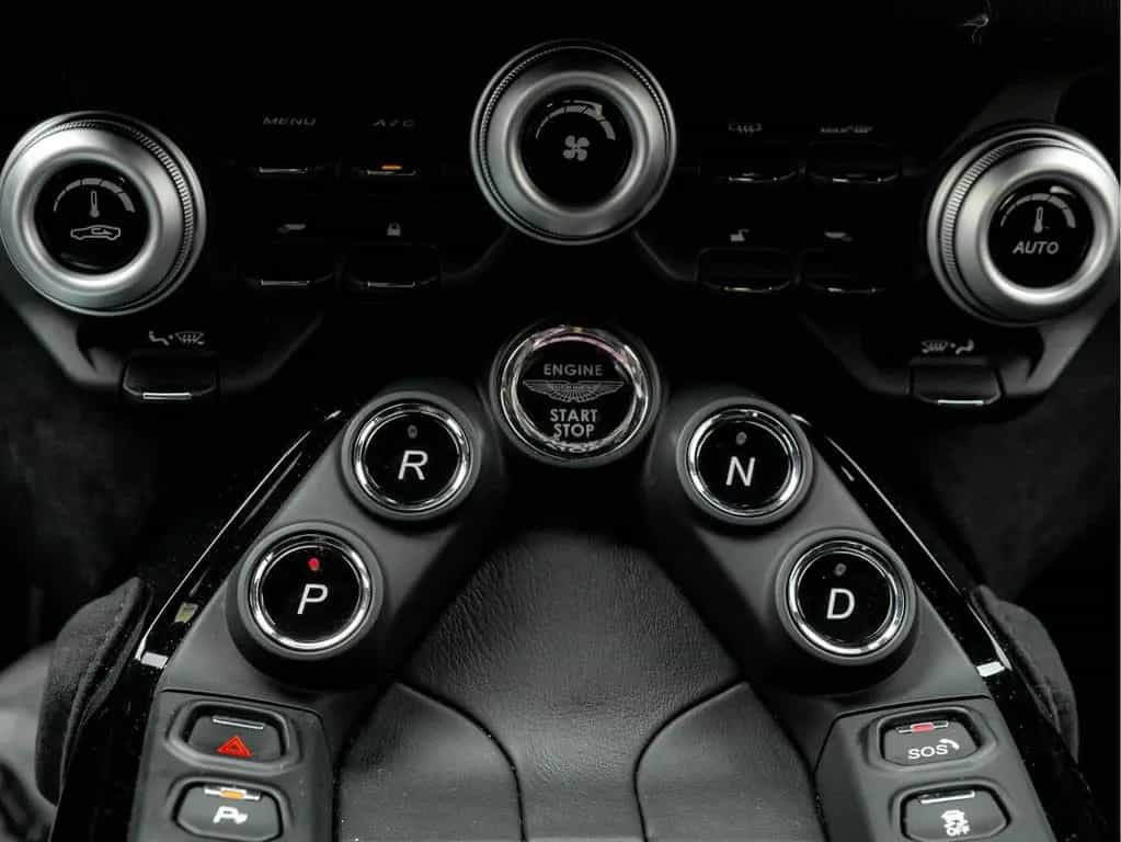 Aston Martin V8 Vantage 4.0 - 5.305km! - Dealer Maintenance 07/2020-photo-42