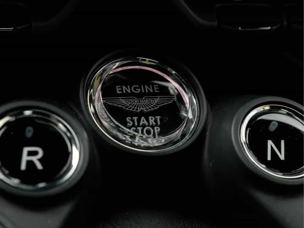 Aston Martin V8 Vantage 4.0 - 5.305km! - Dealer Maintenance 07/2020-photo-43