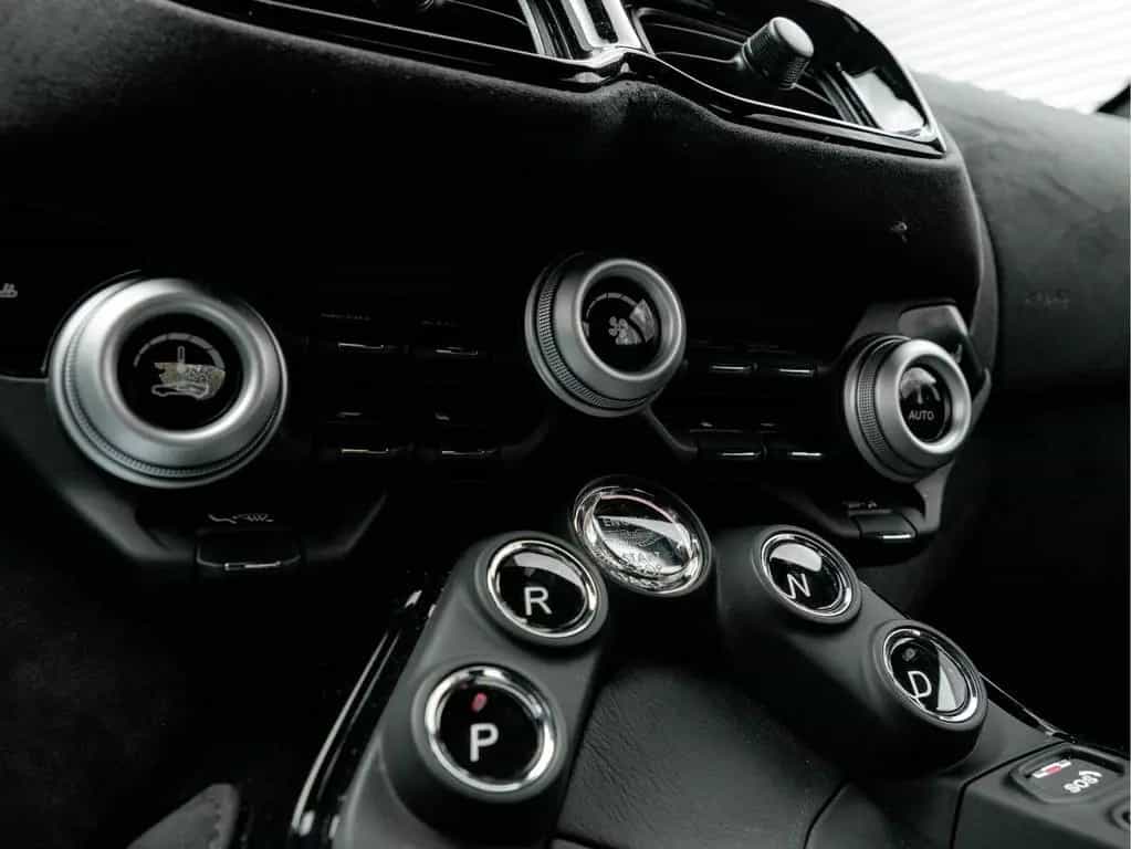 Aston Martin V8 Vantage 4.0 - 5.305km! - Dealer Maintenance 07/2020-photo-44