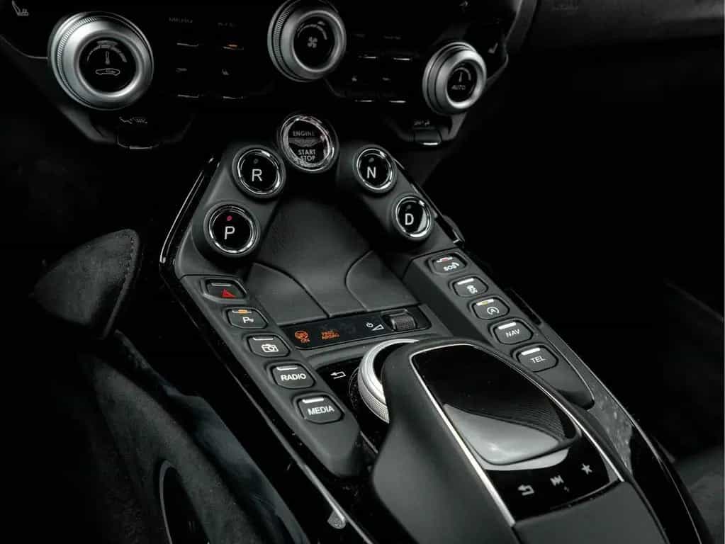 Aston Martin V8 Vantage 4.0 - 5.305km! - Dealer Maintenance 07/2020-photo-45