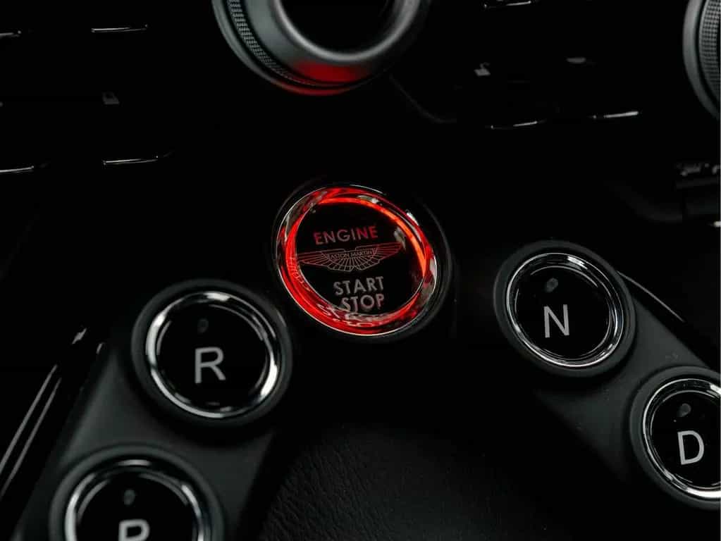 Aston Martin V8 Vantage 4.0 - 5.305km! - Dealer Maintenance 07/2020-photo-46