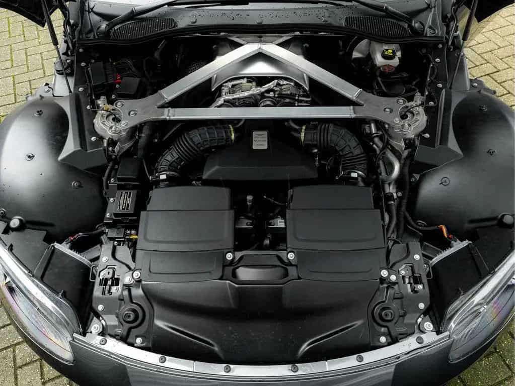 Aston Martin V8 Vantage 4.0 - 5.305km! - Dealer Maintenance 07/2020-photo-7
