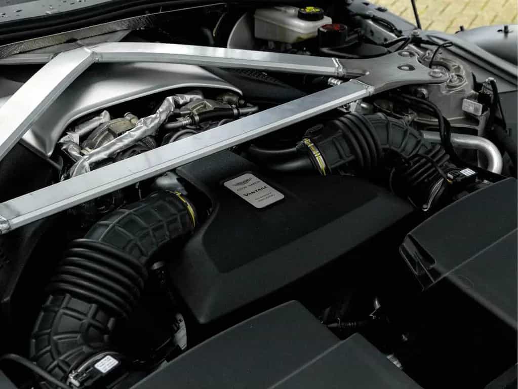 Aston Martin V8 Vantage 4.0 - 5.305km! - Dealer Maintenance 07/2020-photo-8