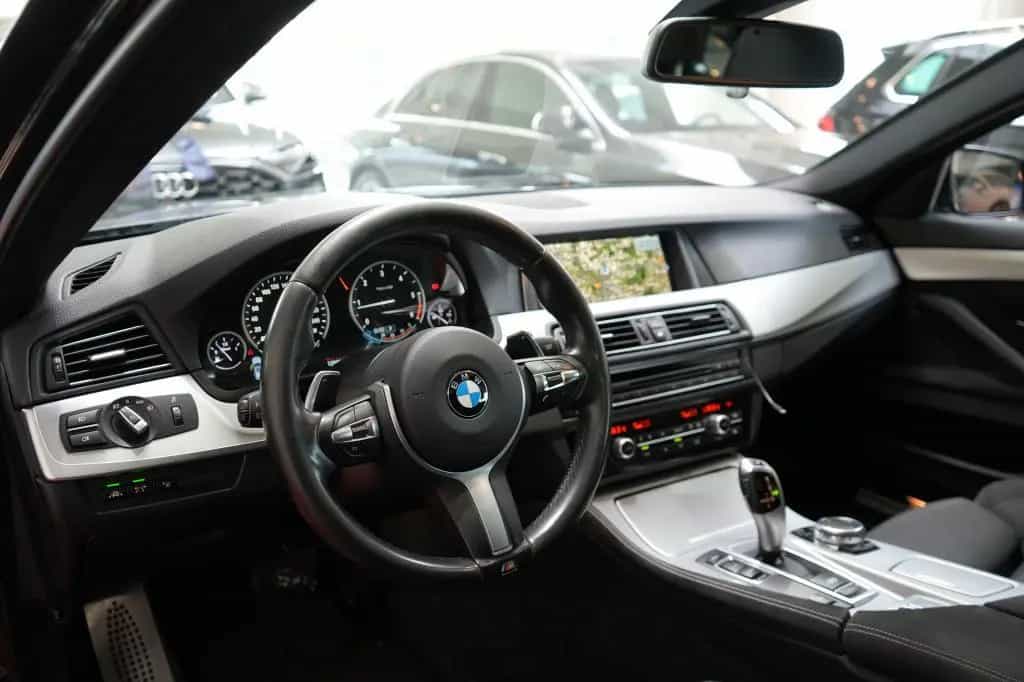 BMW 5 Series 11/2016-photo-11