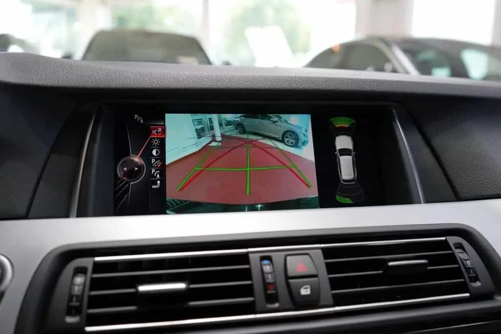 BMW 5 Series 11/2016-photo-15