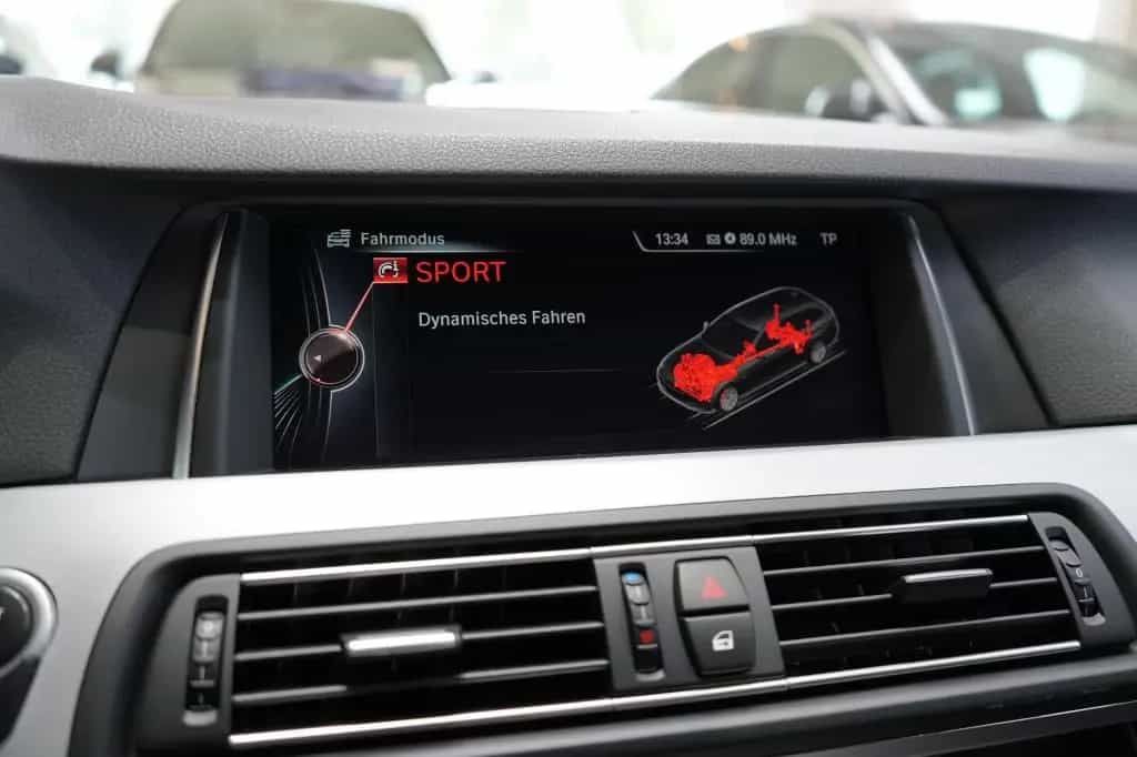 BMW 5 Series 11/2016-photo-16