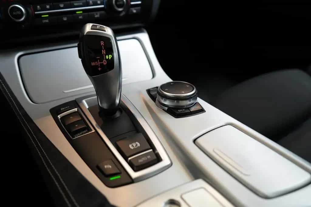 BMW 5 Series 11/2016-photo-18