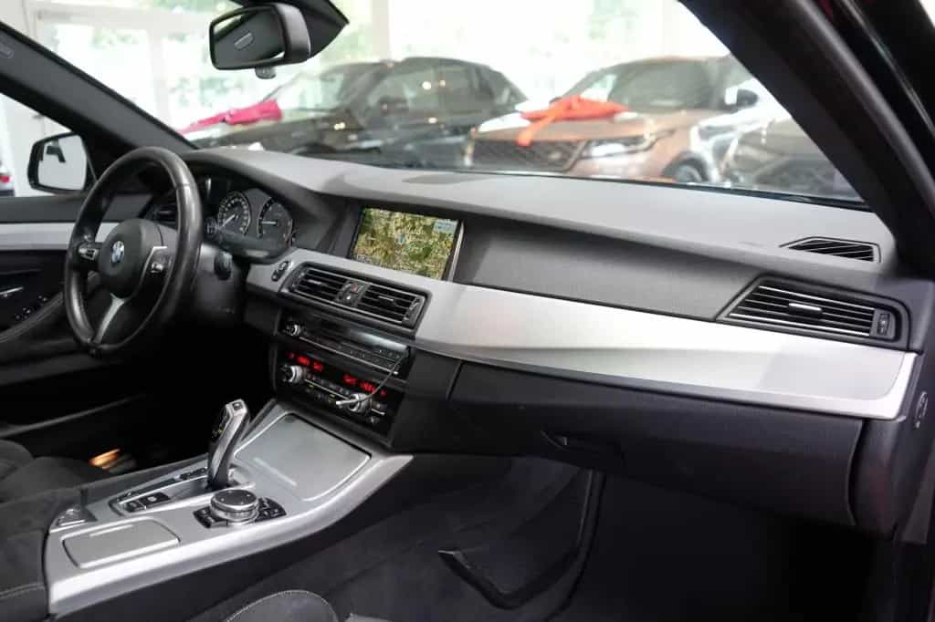 BMW 5 Series 11/2016-photo-8