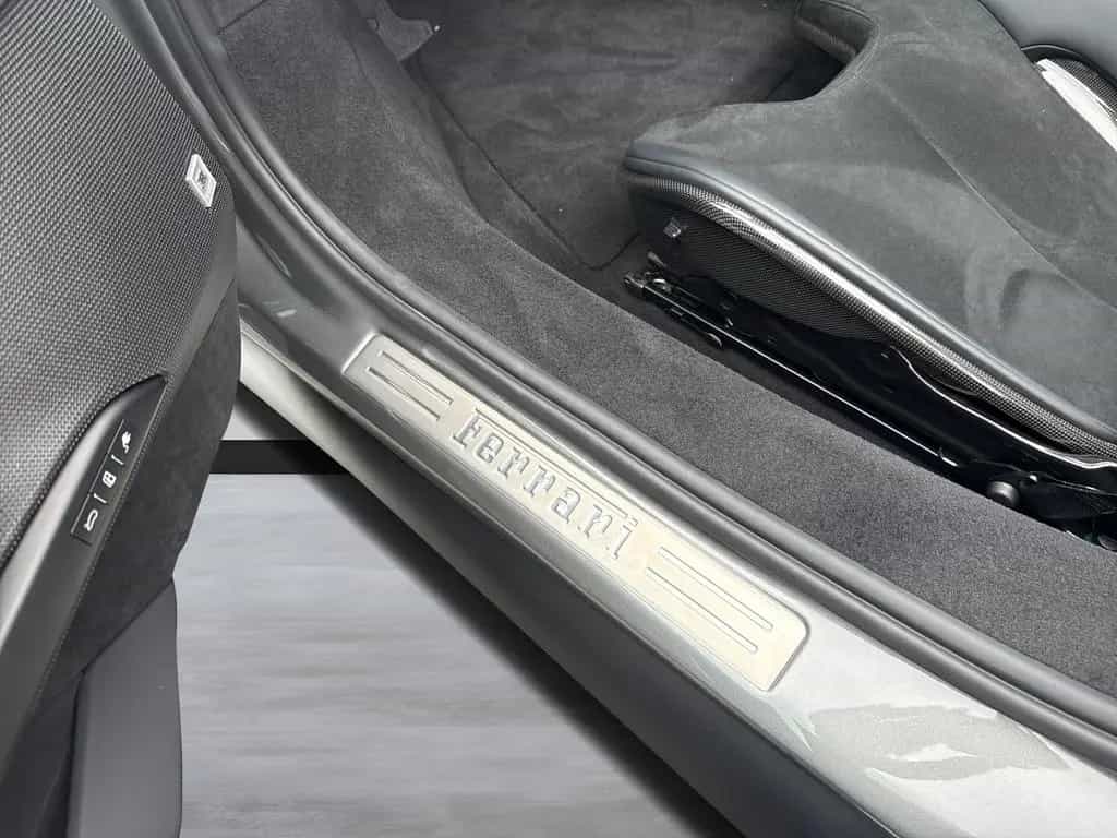 Ferrari 296 GTS *20'' Schmiedefelge*Premium HiFi* 07/2025-photo-24