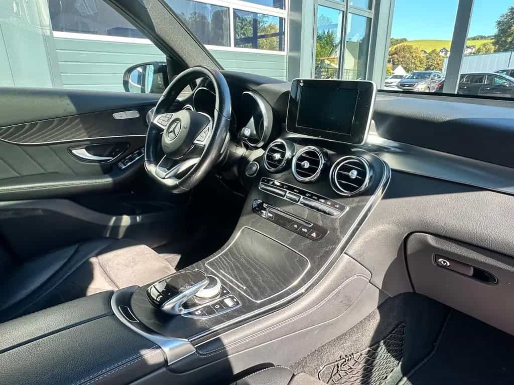 Mercedes-Benz GLC 250 4-Matic*AMG-LINE*BURMESTER*PANO*NIGHT 02/2019-photo-9