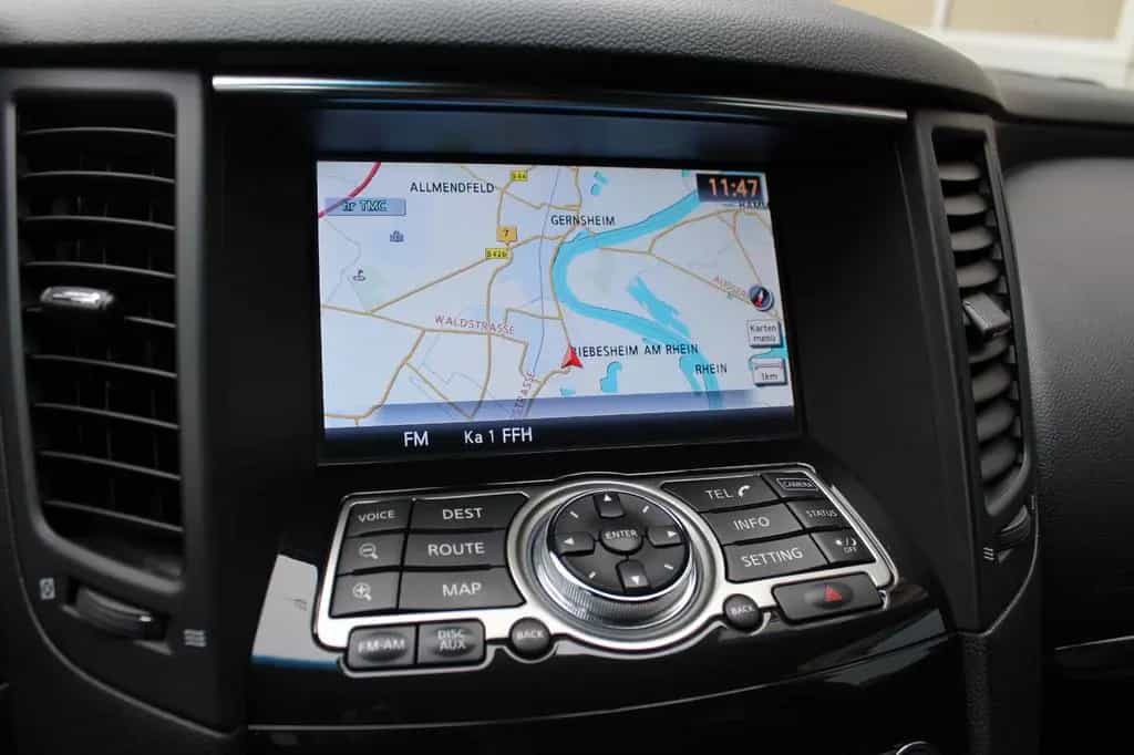 Infiniti QX70 3.7 Ultimate Leder*Xenon*S-Dach*BOSE*ACC 04/2016-photo-16