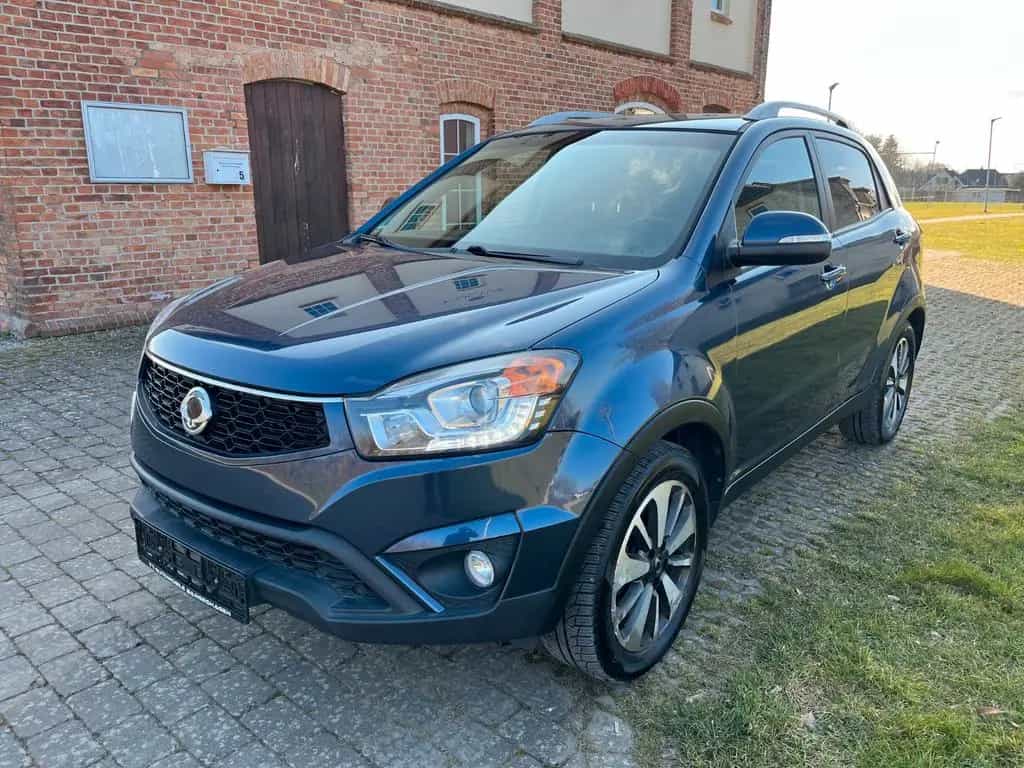 Ssangyong Korando Crystal 4x2*Automatik/AHK/TÜV NEU* 04/2015-photo-0