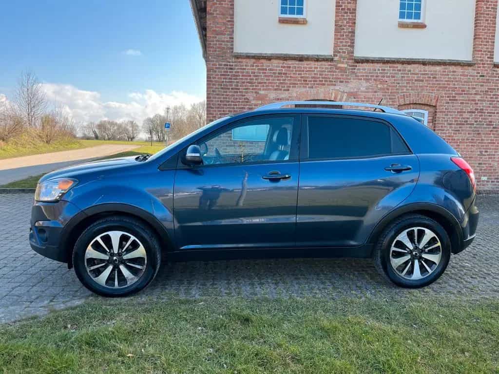Ssangyong Korando Crystal 4x2*Automatik/AHK/TÜV NEU* 04/2015-photo-1