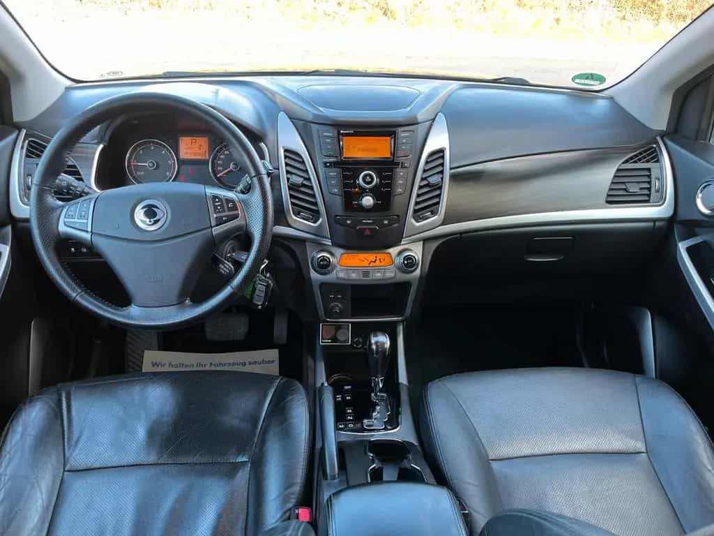 Ssangyong Korando Crystal 4x2*Automatik/AHK/TÜV NEU* 04/2015-photo-8