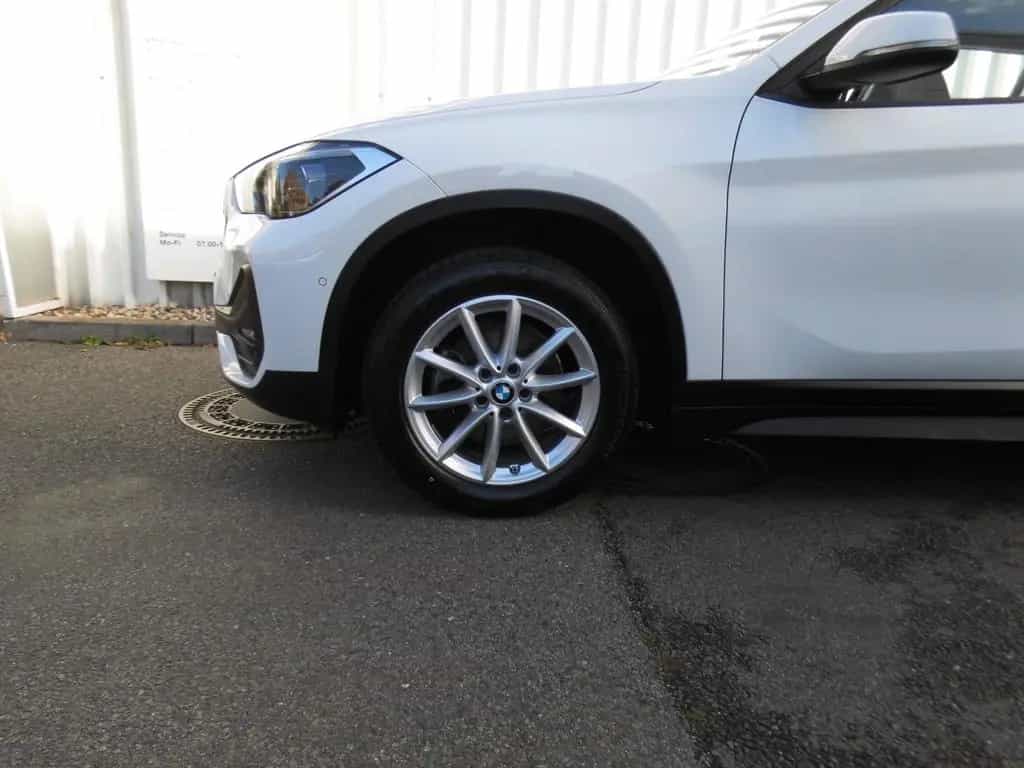 BMW X1 sDrive 18 i Advantage AHK LED Navi PA Sitzh. 12/2021-photo-2