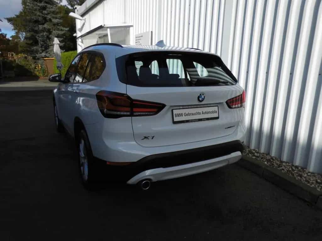 BMW X1 sDrive 18 i Advantage AHK LED Navi PA Sitzh. 12/2021-photo-3