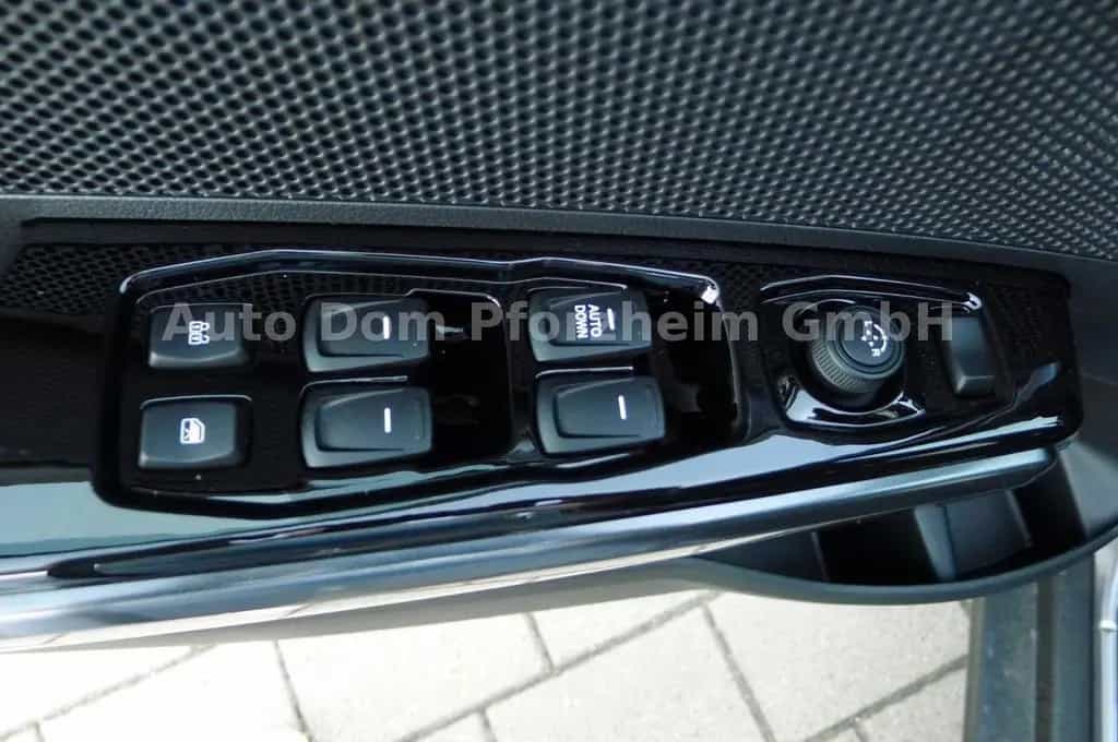 KGM Tivoli 1,5T NOMAD /FWD/AT/KAMERA null-photo-11