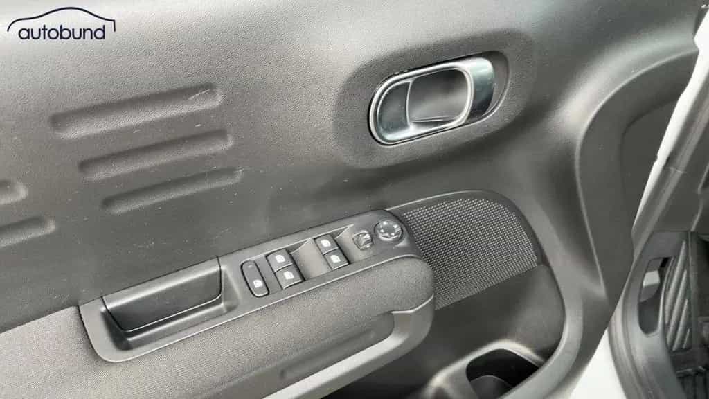 Citroën C3 III Aircross 1,2 PureTech Shine Pack Alu Ka L 03/2024-photo-11