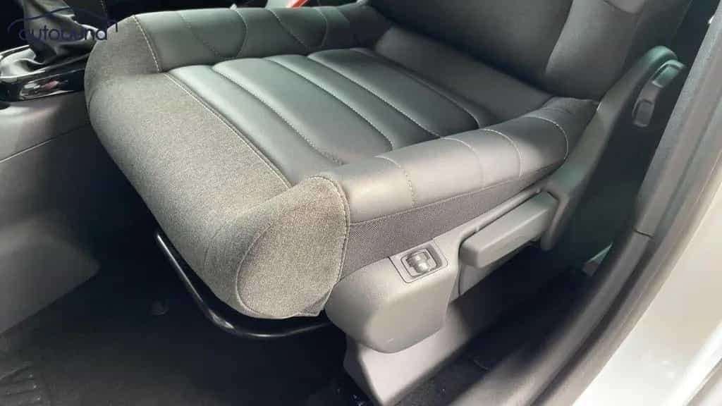 Citroën C3 III Aircross 1,2 PureTech Shine Pack Alu Ka L 03/2024-photo-13