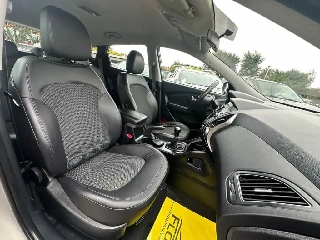 Hyundai ix35 *Klimaaut.*MFL*SitzH* TÜV Neu 11/2010-photo-16