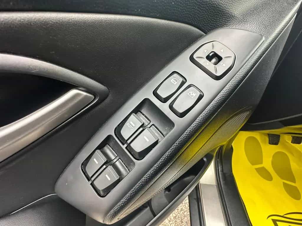 Hyundai ix35 *Klimaaut.*MFL*SitzH* TÜV Neu 11/2010-photo-19