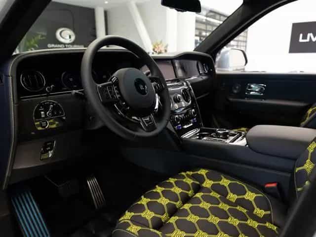 Rolls-Royce Cullinan ROLLS-ROYCE Cullinan 2025 Rolls-Royce Black Badg 08/2025-photo-5