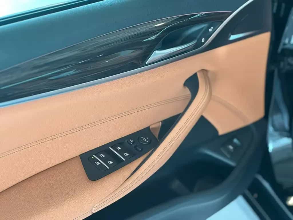 BMW 530 d xDrive Sport Line*Pano*Luft*HuD*DisplayKey* 09/2017-photo-11