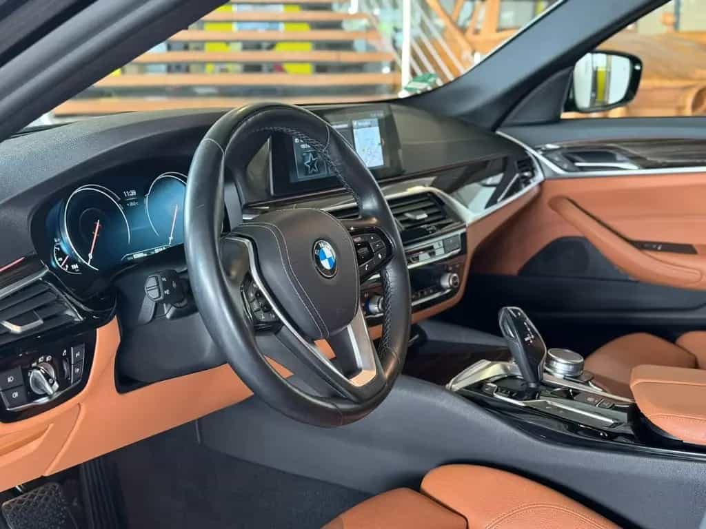BMW 530 d xDrive Sport Line*Pano*Luft*HuD*DisplayKey* 09/2017-photo-15