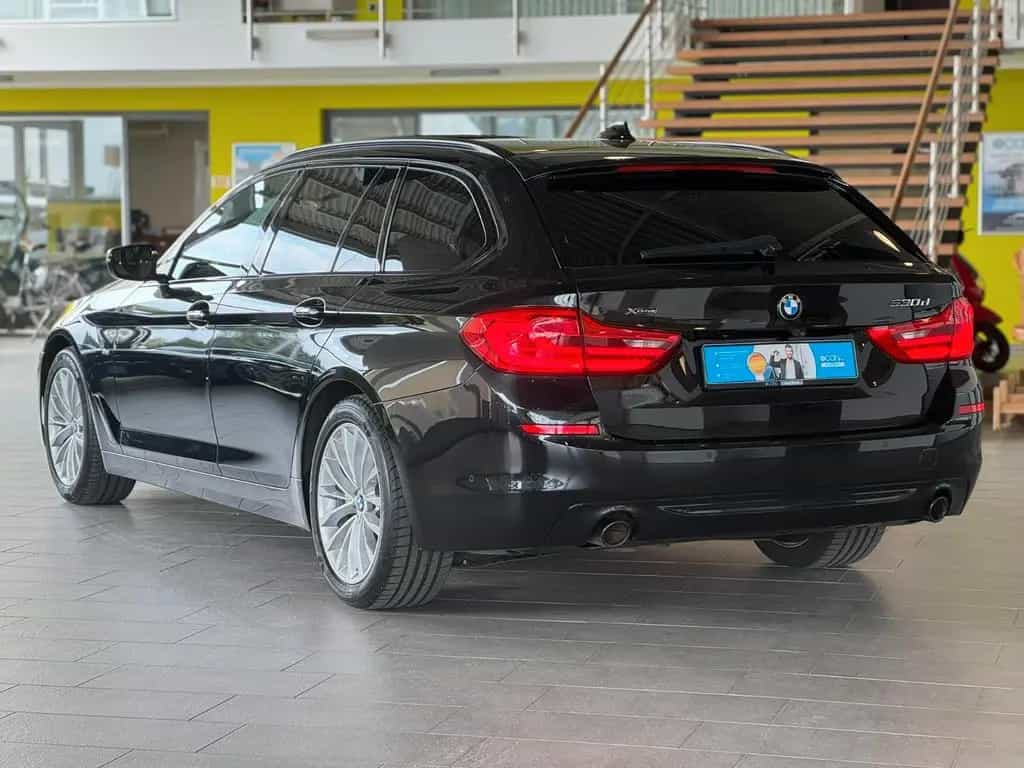 BMW 530 d xDrive Sport Line*Pano*Luft*HuD*DisplayKey* 09/2017-photo-2