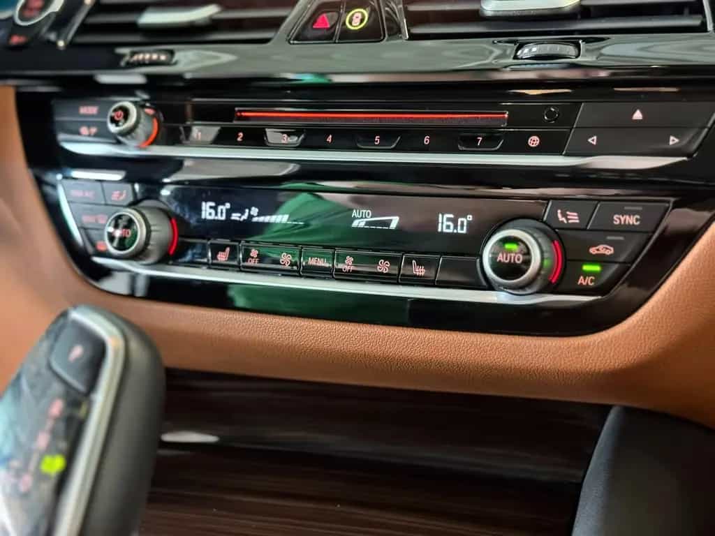 BMW 530 d xDrive Sport Line*Pano*Luft*HuD*DisplayKey* 09/2017-photo-20