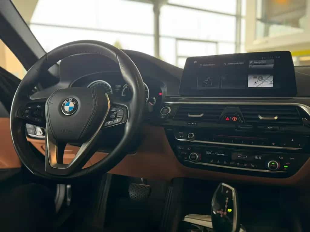 BMW 530 d xDrive Sport Line*Pano*Luft*HuD*DisplayKey* 09/2017-photo-22