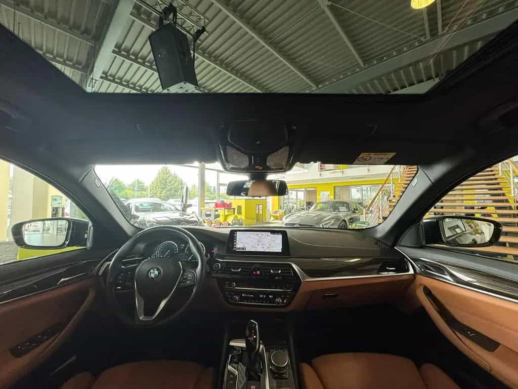 BMW 530 d xDrive Sport Line*Pano*Luft*HuD*DisplayKey* 09/2017-photo-26