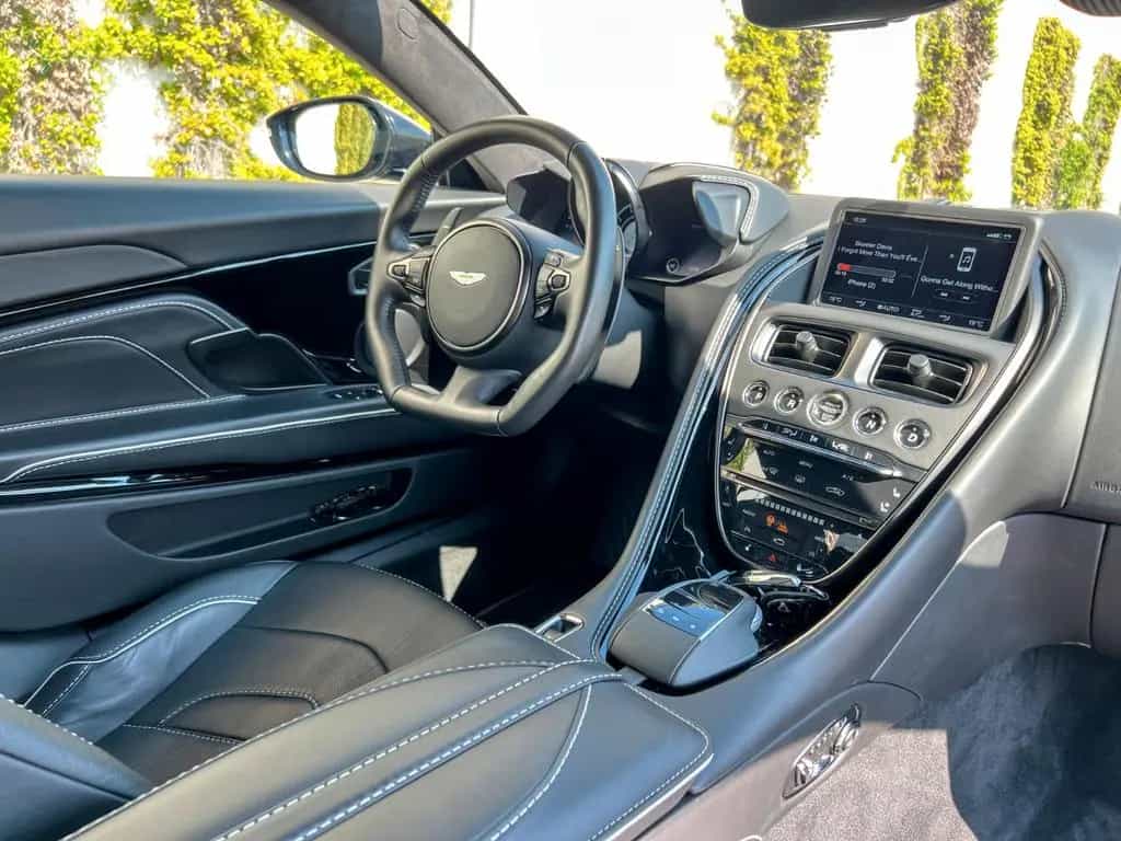 Aston Martin DBS 5.2 V12 SUPERLEGGERA - CARBON 01/2020-photo-11