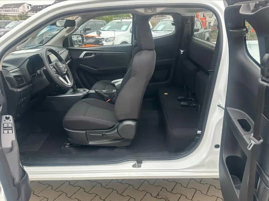 Isuzu D-Max 4x4 LS A/T SpaceCab null-photo-11