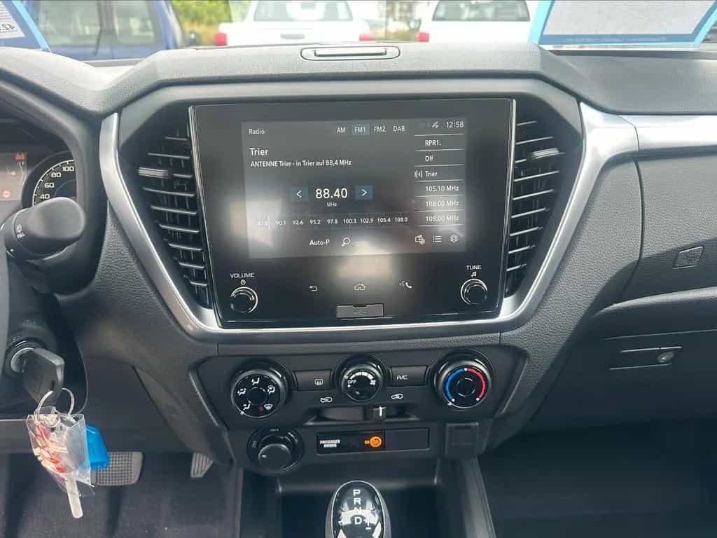Isuzu D-Max 4x4 LS A/T SpaceCab null-photo-14