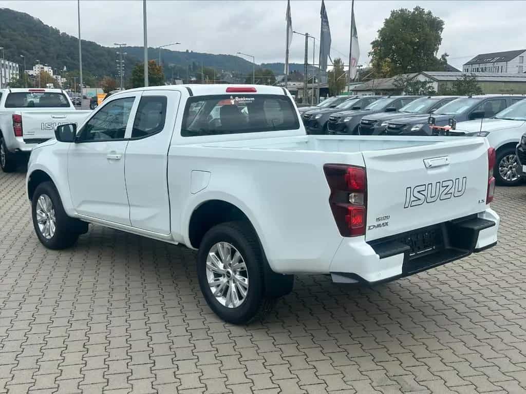 Isuzu D-Max 4x4 LS A/T SpaceCab null-photo-4