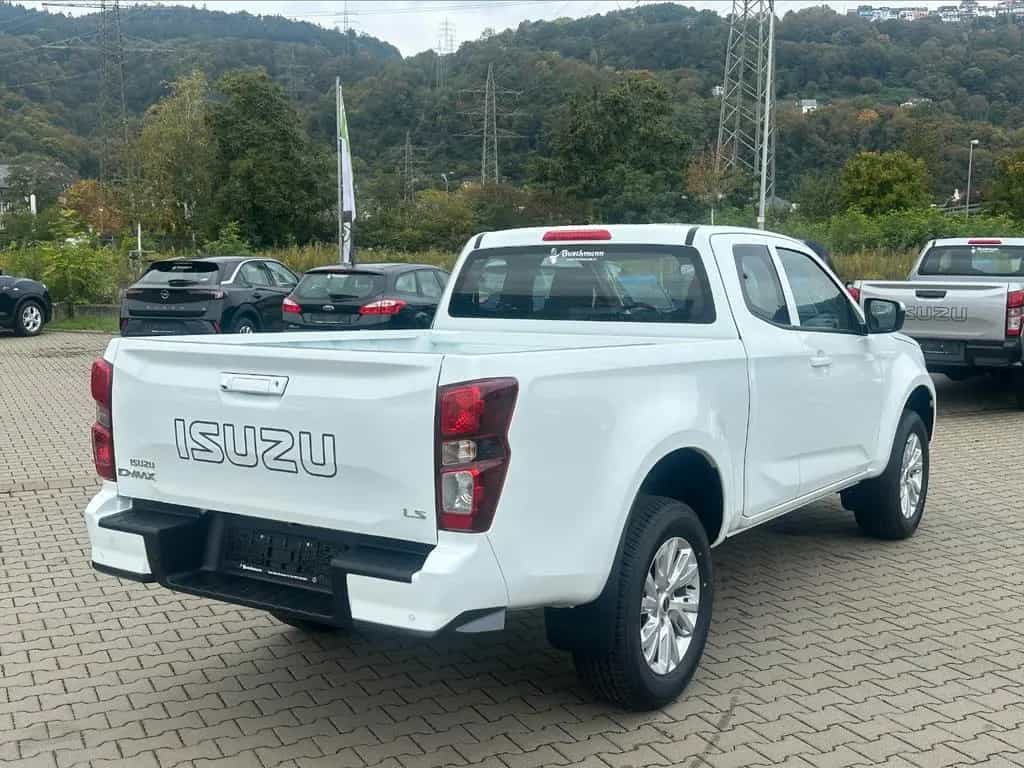 Isuzu D-Max 4x4 LS A/T SpaceCab null-photo-6