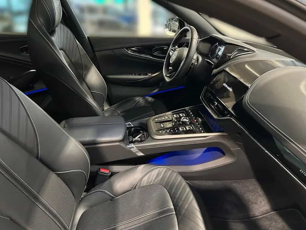 Aston Martin DBX 707 07/2025-photo-14