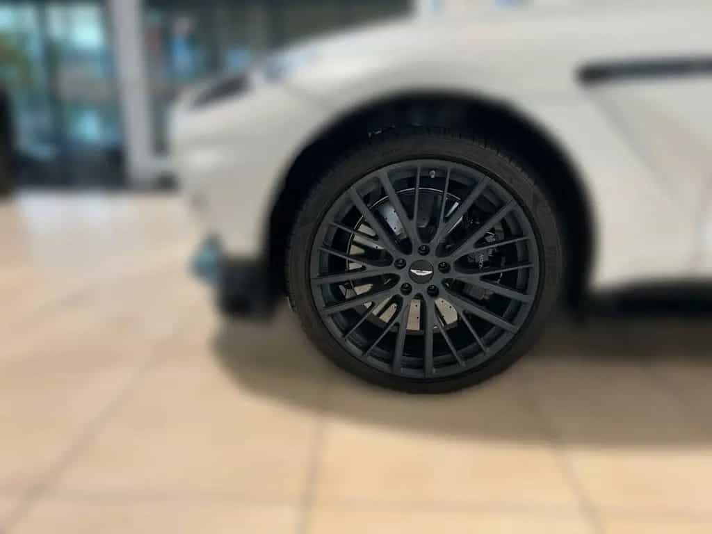 Aston Martin DBX 707 07/2025-photo-4