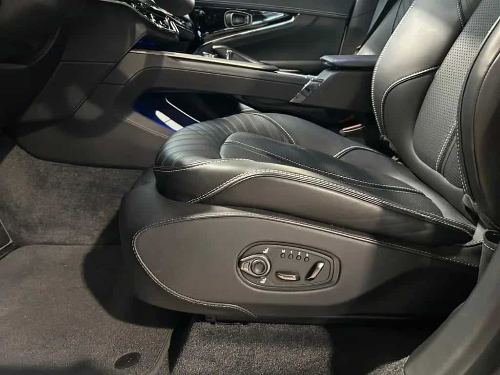 Aston Martin DBX 707 07/2025-photo-7