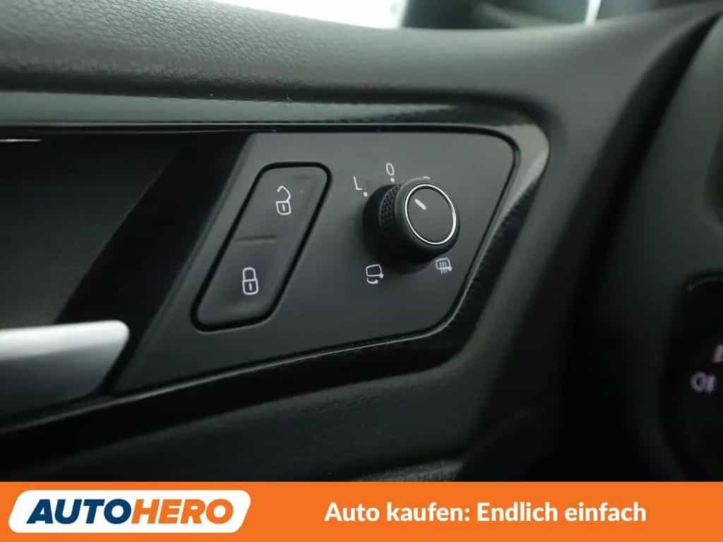 Volkswagen Golf VII 1.4 TSI Highline BMT Aut.*NAVI*SHZ* 01/2016-photo-17