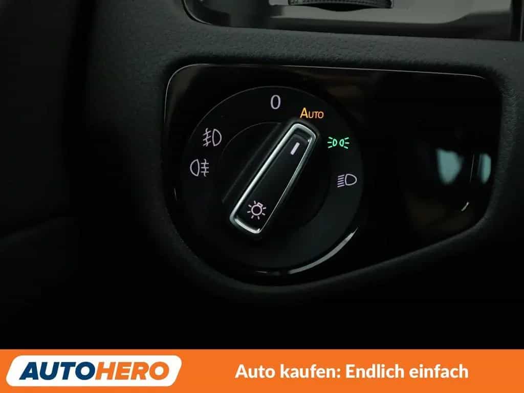 Volkswagen Golf VII 1.4 TSI Highline BMT Aut.*NAVI*SHZ* 01/2016-photo-18
