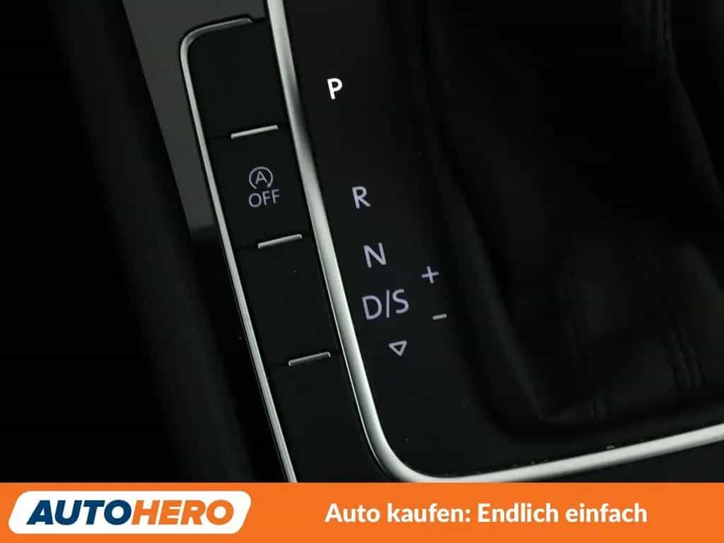 Volkswagen Golf VII 1.4 TSI Highline BMT Aut.*NAVI*SHZ* 01/2016-photo-19