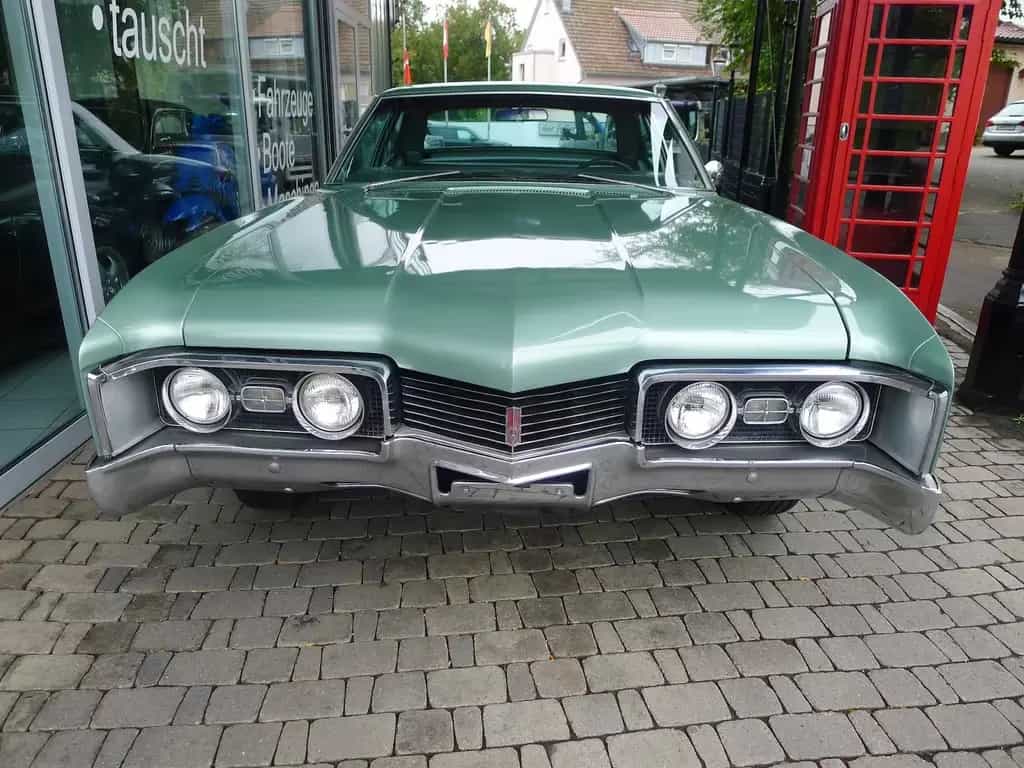 Oldsmobile Delta 88 4-door Sedan 02/1967-photo-1
