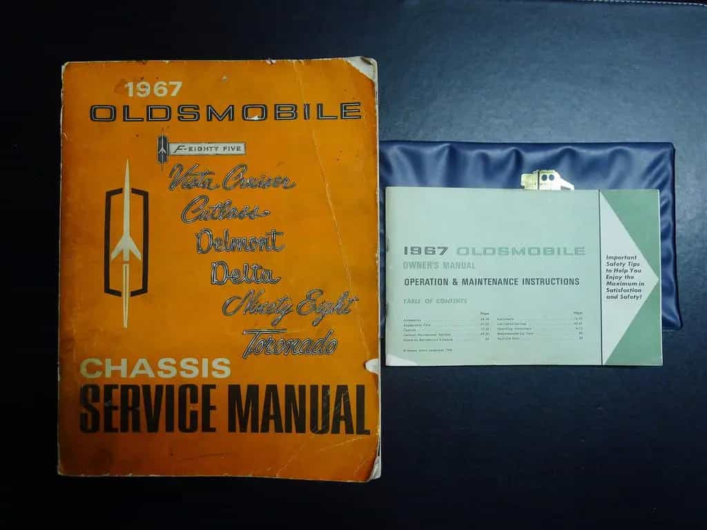 Oldsmobile Delta 88 4-door Sedan 02/1967-photo-14