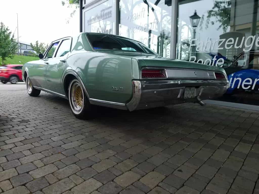 Oldsmobile Delta 88 4-door Sedan 02/1967-photo-3