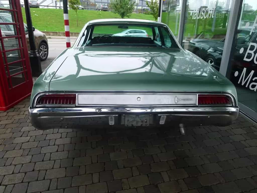 Oldsmobile Delta 88 4-door Sedan 02/1967-photo-4
