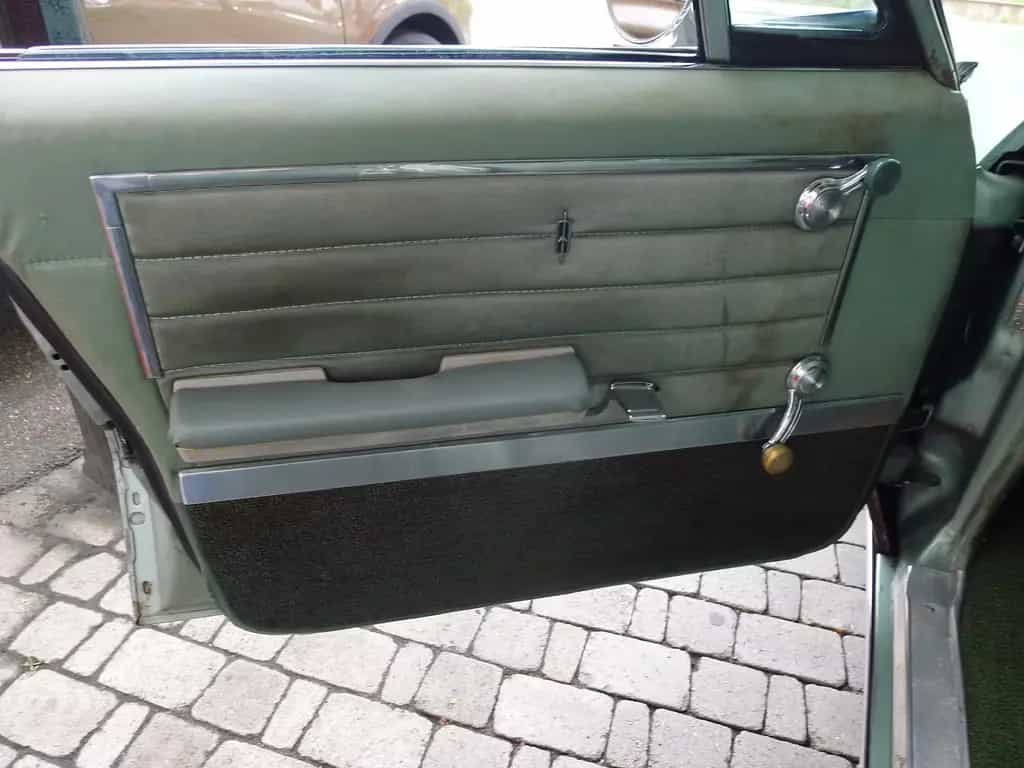 Oldsmobile Delta 88 4-door Sedan 02/1967-photo-6