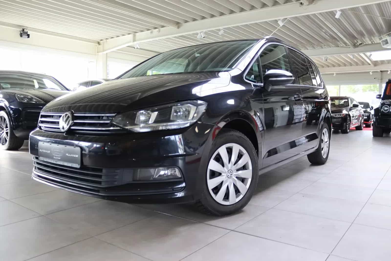 Volkswagen Touran 08/2018-photo-0