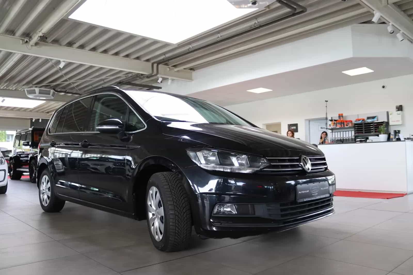 Volkswagen Touran 08/2018-photo-1